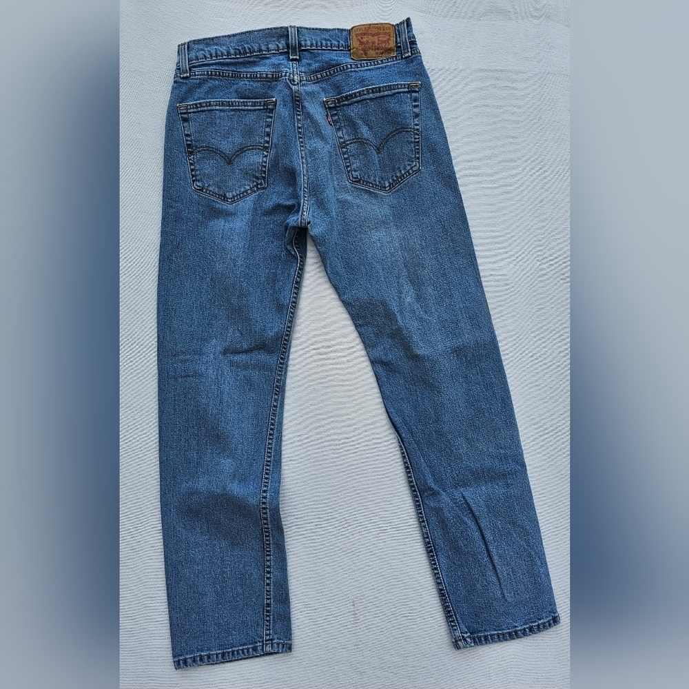 Levi's Classic Straight Denim Jeans - Picture 2 of 3